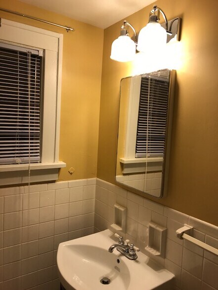 Bath 1 - 4922 California St