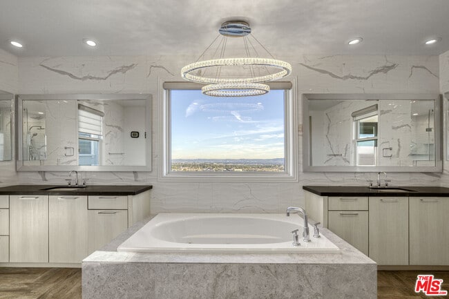 Building Photo - 20124 Piccadilly Ln