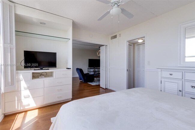 Building Photo - 2671 S Course Dr