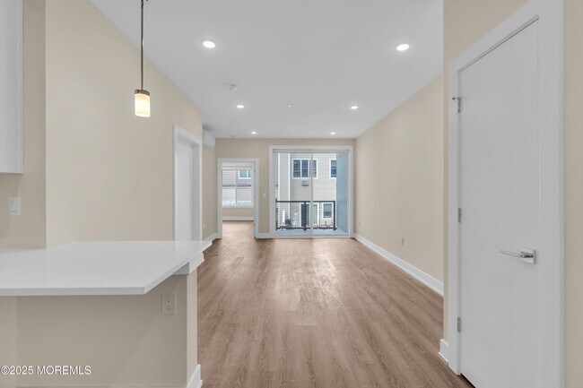 Building Photo - 521 Lake Ave