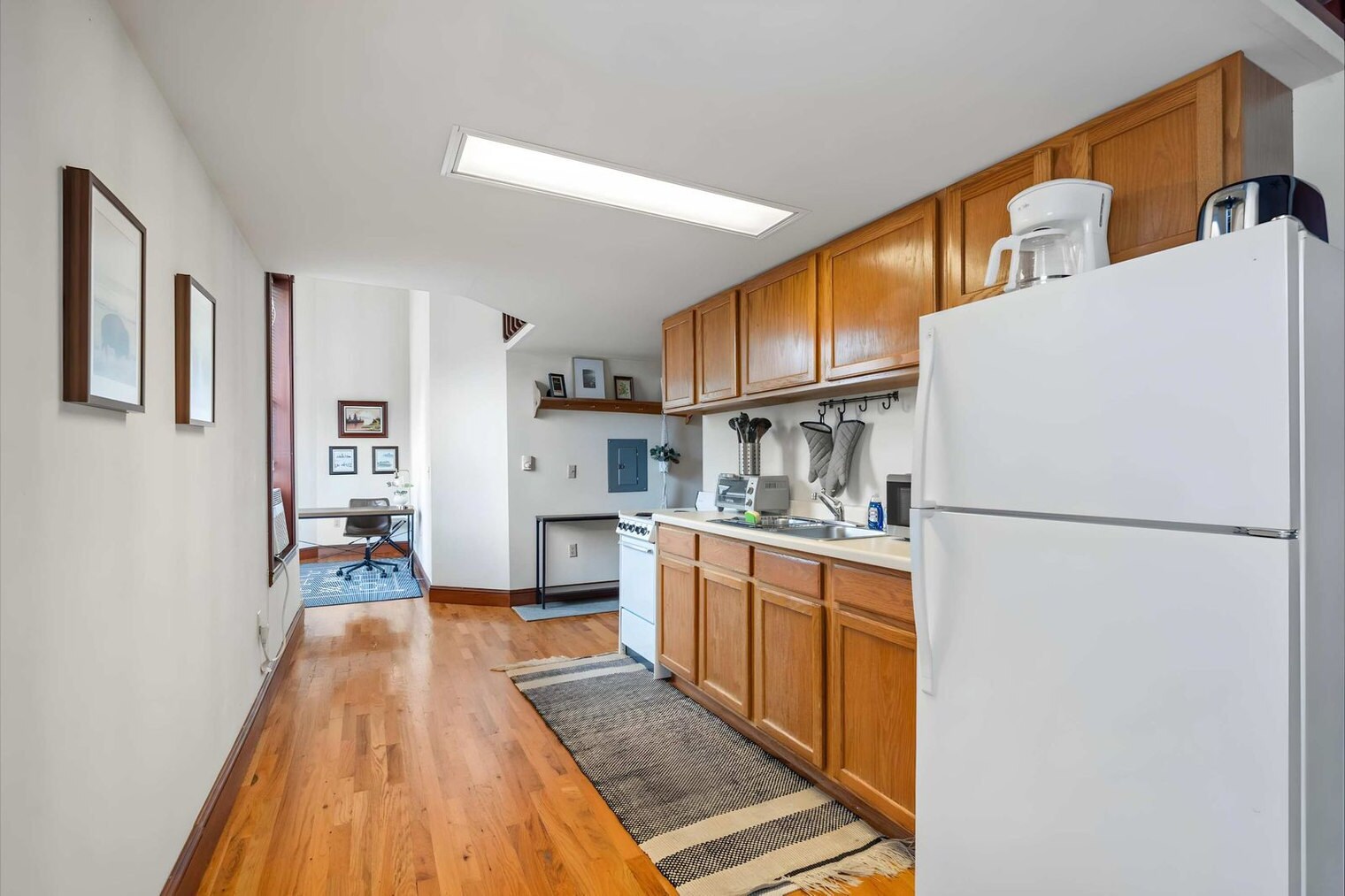 Building Photo - 402 W Dayton St