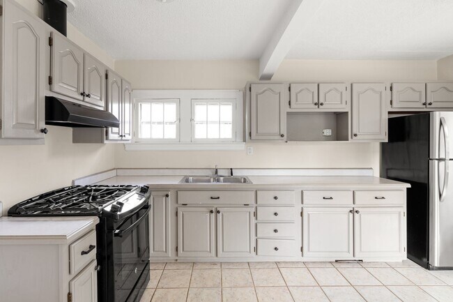 Building Photo - Updated West Asheville Bungalow