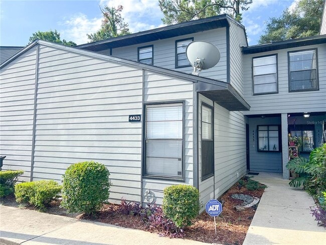Primary Photo - 4433 SW 21st Ln