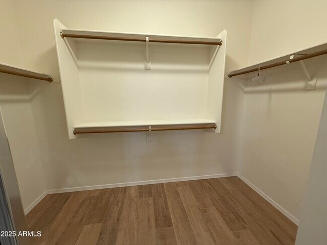Building Photo - 1269 E Iris Dr