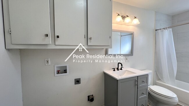 Building Photo - Carmichael 2bd/1ba Duplex near Manzanita & Auburn Blvd