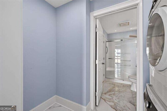 Building Photo - 1074 Peachtree Walk NE