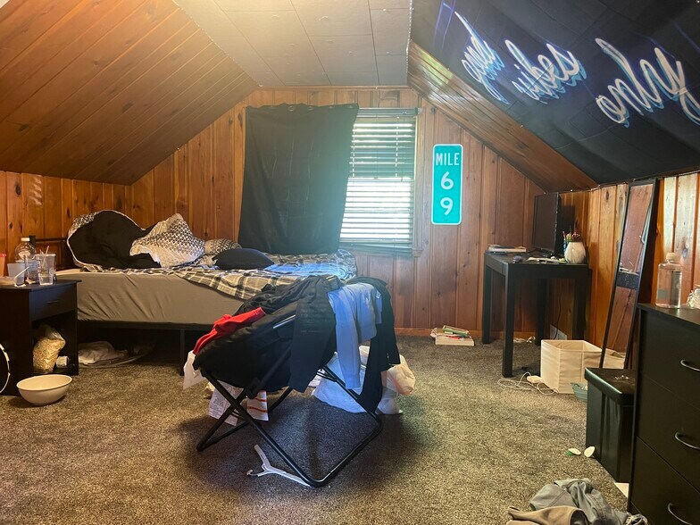 Bed 3 - 1228 Highland Ave