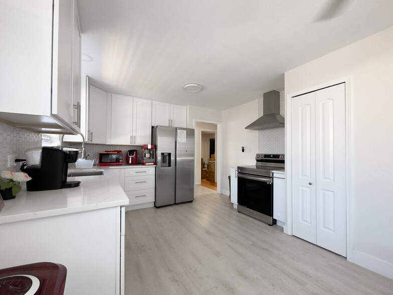 Primary Photo - 2728 N 75th Ave