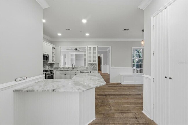 Building Photo - 815 Lake Evalyn Dr