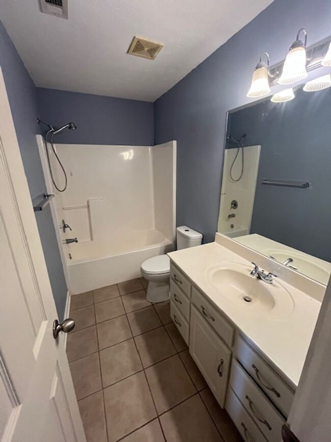 Building Photo - 102 Rosebud Cir