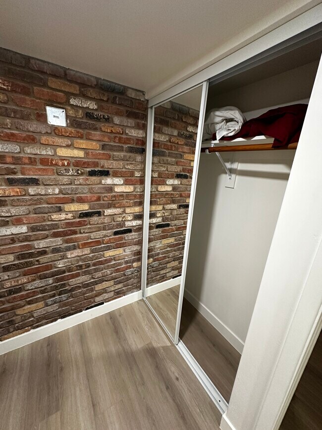 Building Photo - 1145 W Tulane Dr