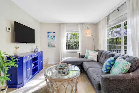 Building Photo - 713 Penn St