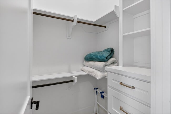 Building Photo - 3815 Seabreeze Ln