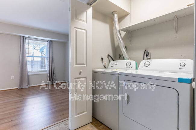 Building Photo - 1438 Cottonwood Ct