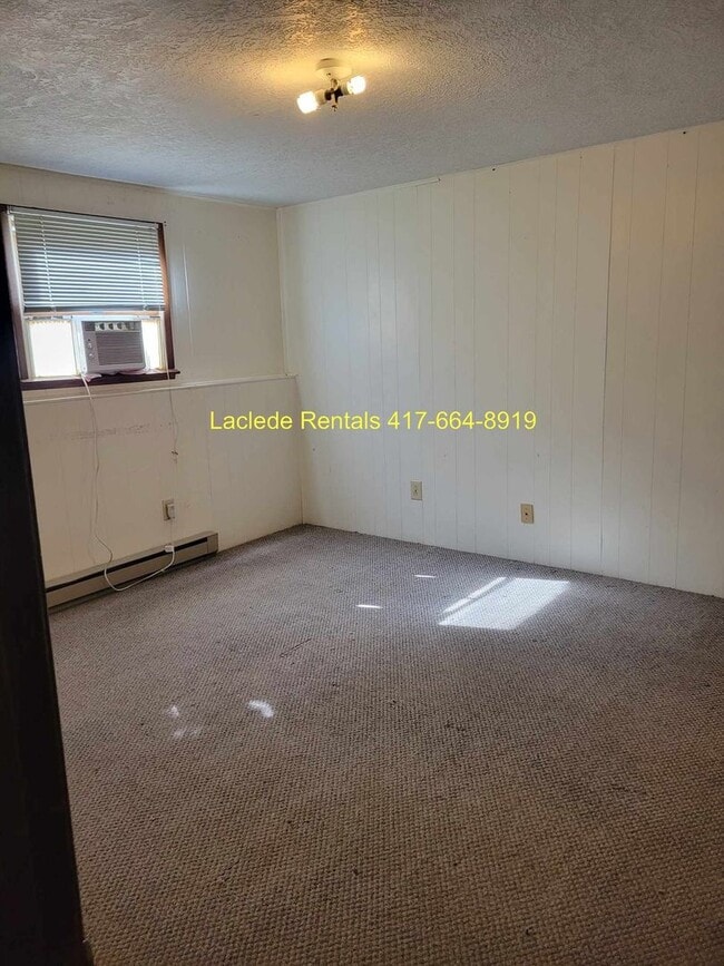 Building Photo - 2 BEDROOM 1 BATHROOM APARTMENT FOR RENT