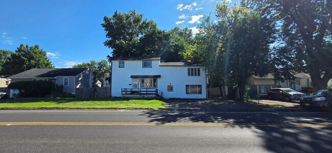 Building Photo - 1019 Green Ln