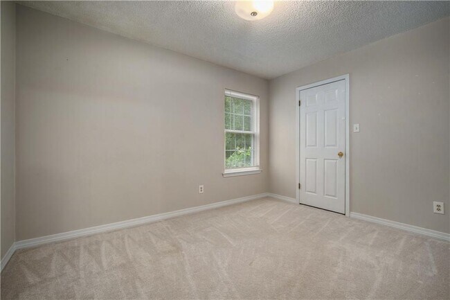Building Photo - 8020 Suzanne Way