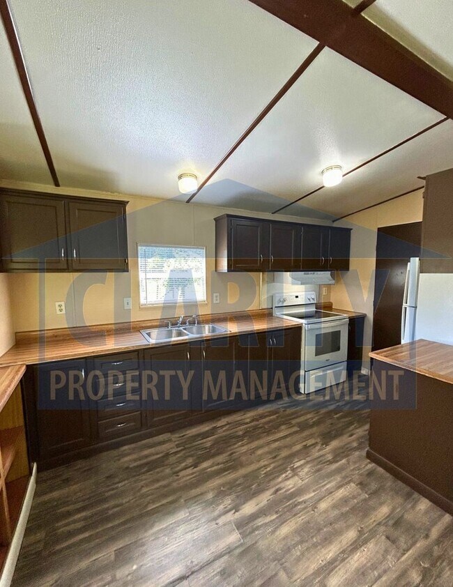 Building Photo - Cozy, two bedroom home!