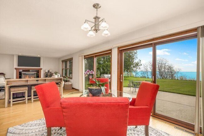 Building Photo - 12650 N Lake Shore Dr