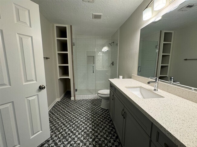 Building Photo - 12800 Briar Forest Dr
