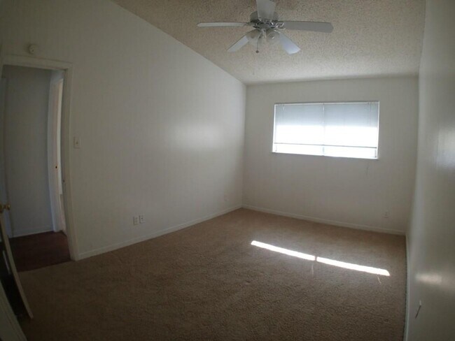 Building Photo - 608 W 51st St