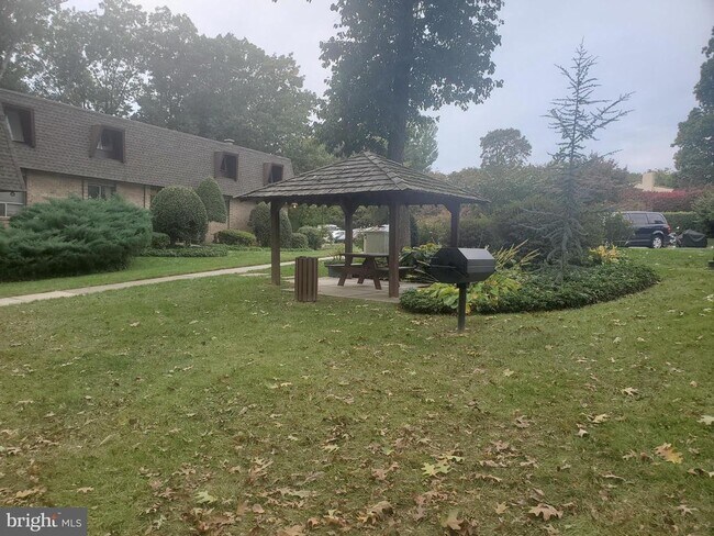 Building Photo - 11627 Vantage Hill Rd