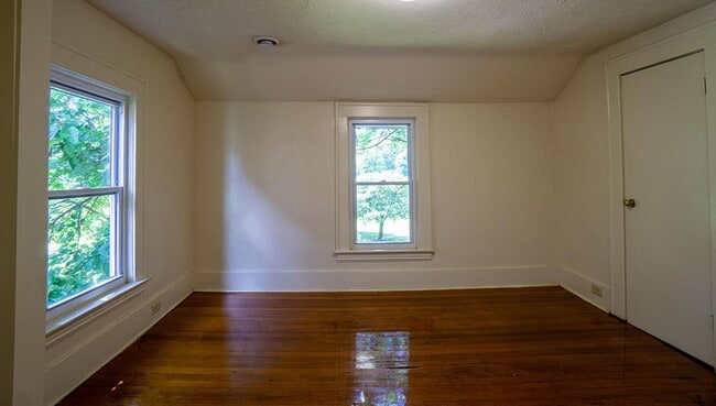 Building Photo - Bright, Spacious Single Family Home Across...