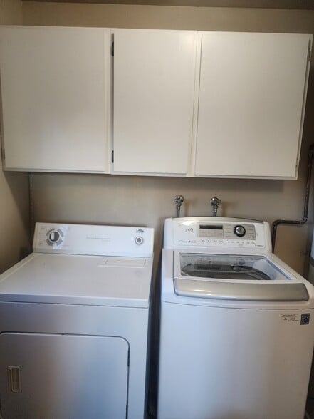 Building Photo - 9201 Shirley St