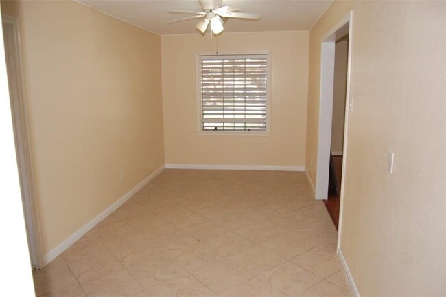Building Photo - 115 Barracuda Ave