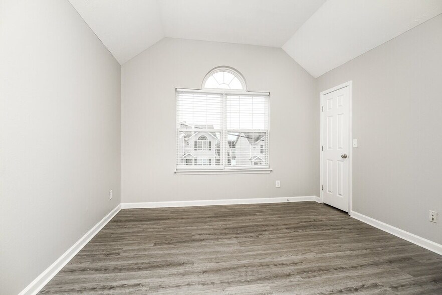 Building Photo - 8033 Logan Dr