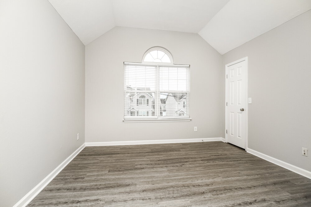 Building Photo - 8033 Logan Dr