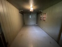 Building Photo - Spacious 3 bedroom, 2 bath
