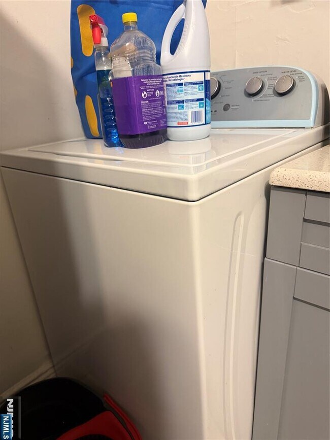 Building Photo - 322 Anderson Ave