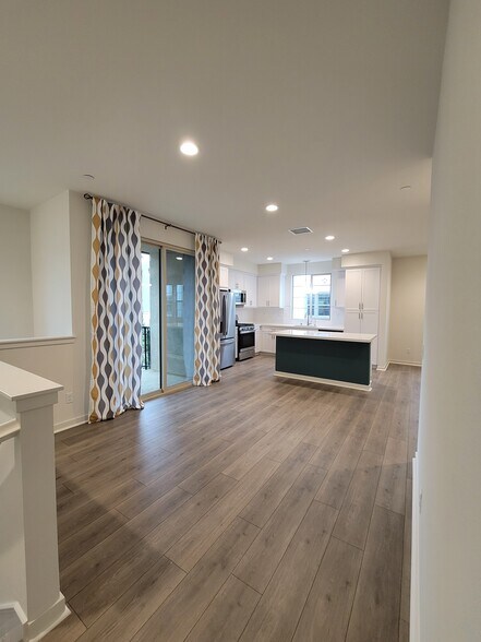 dining room / kitchen - 328 Lagoon Way