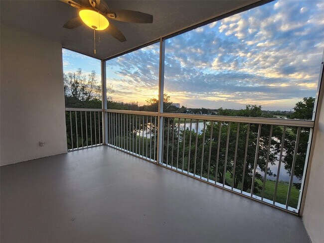 Building Photo - 3090 N Course Dr