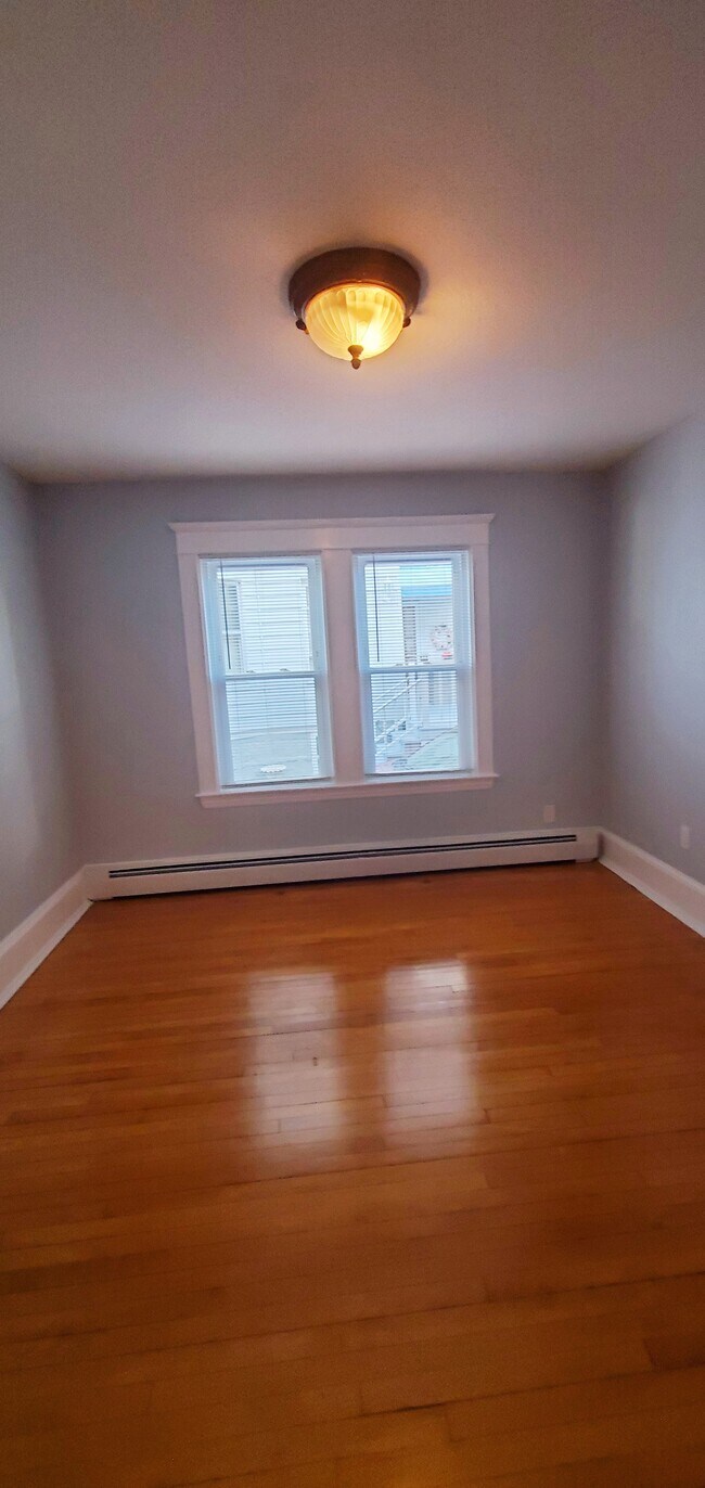 Building Photo - 398 Bedford St