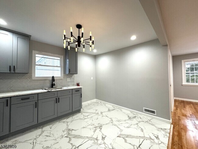 Building Photo - 9 Westervelt Pl
