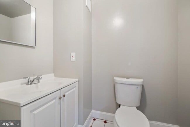 Building Photo - 15950 Alameda Dr