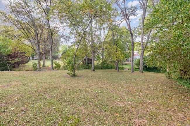 Building Photo - 828 Lemont Dr