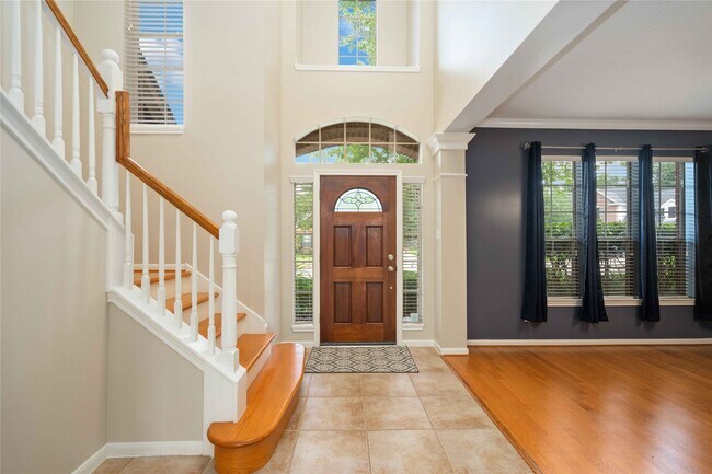 Building Photo - 707 Lytton Springs Way