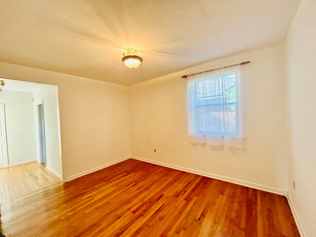 Building Photo - 1258 Monterey St