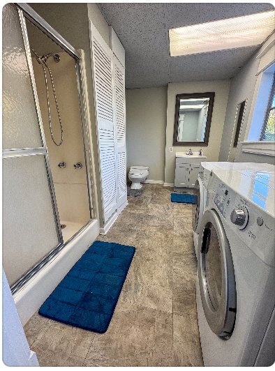 Building Photo - 1411 Clarke Ave SW