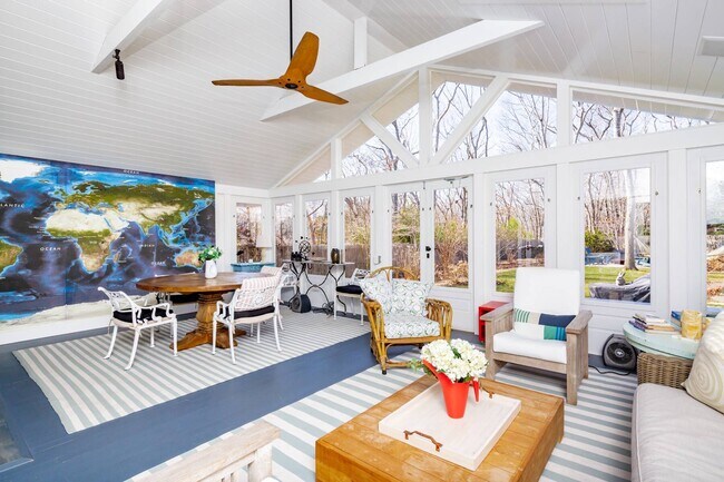 Building Photo - 1137 Springs Fireplace Rd