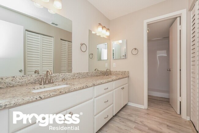 Building Photo - 16111 Gardendale Dr