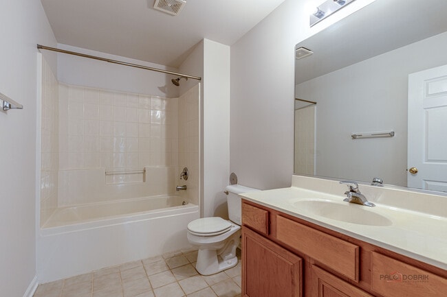 Building Photo - 598 Harvey Lake Dr