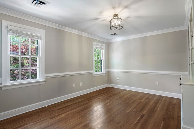 Building Photo - 9900 Kingsbridge Rd