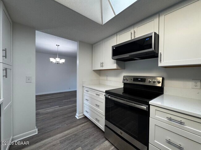 Building Photo - 1508 Poplar Dr