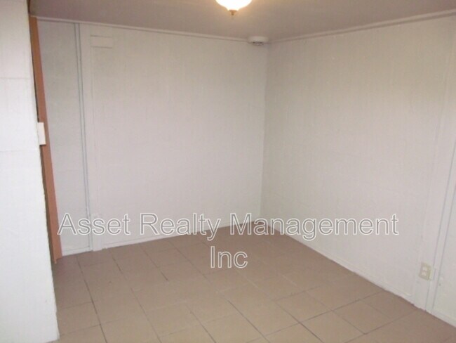 Building Photo - 102 Wainwright Rd