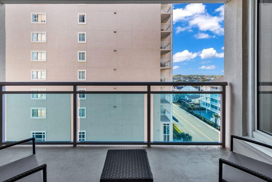 Building Photo - 1321 S Ocean Blvd