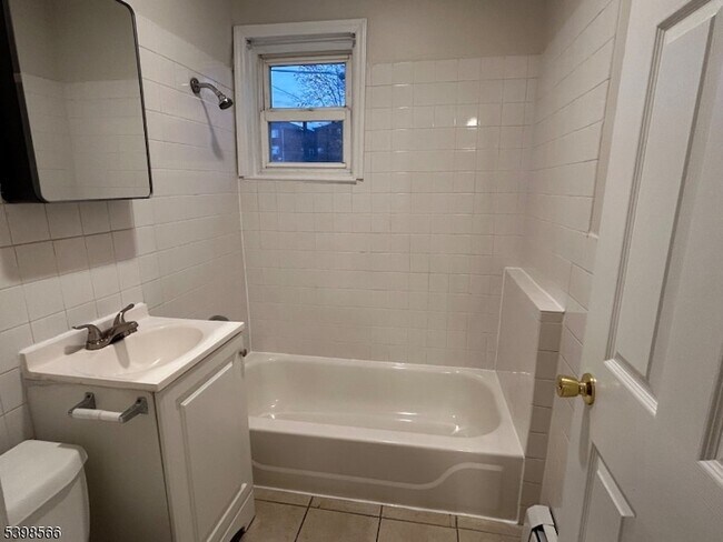 Building Photo - 68 Cottage Pl